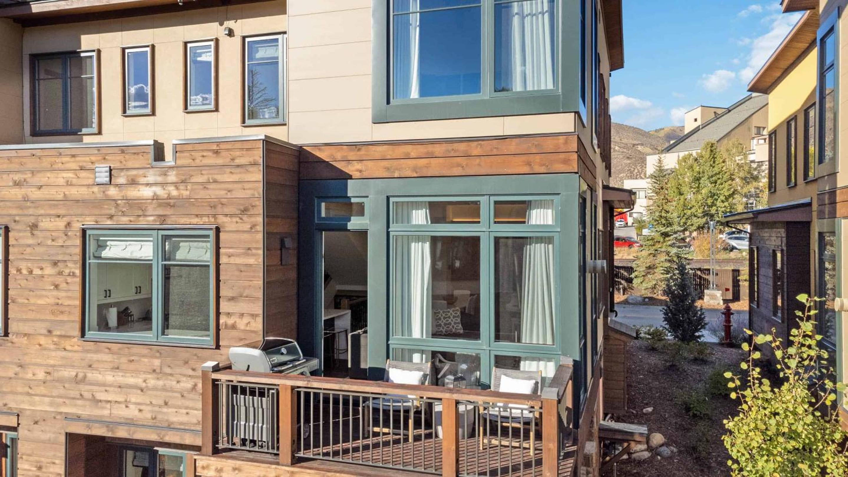 Riverfront Townhome 14 by East West Hospitality view 5