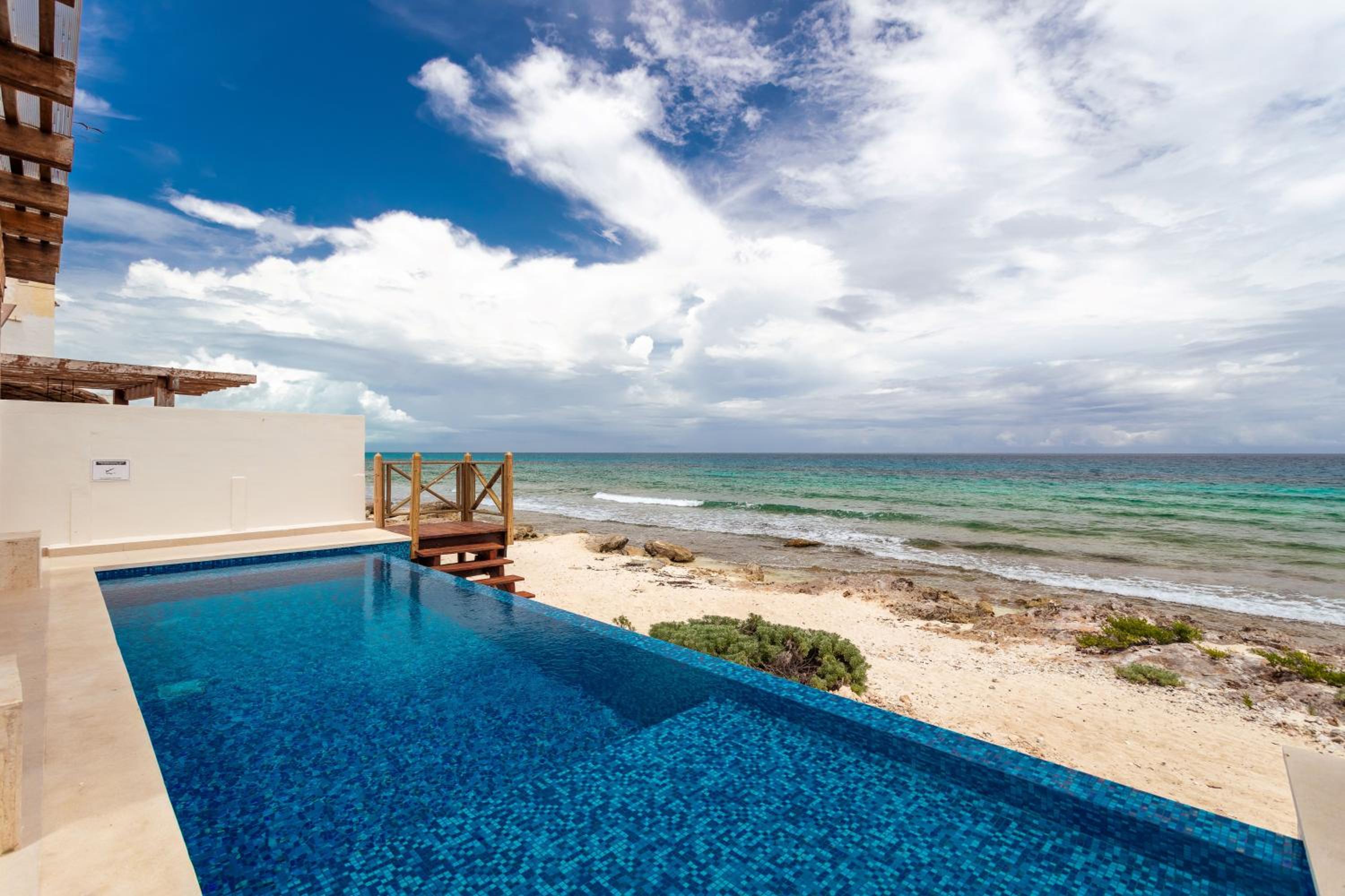Casa Javi- Ocean Front located Mid Isla Mujeres view 2