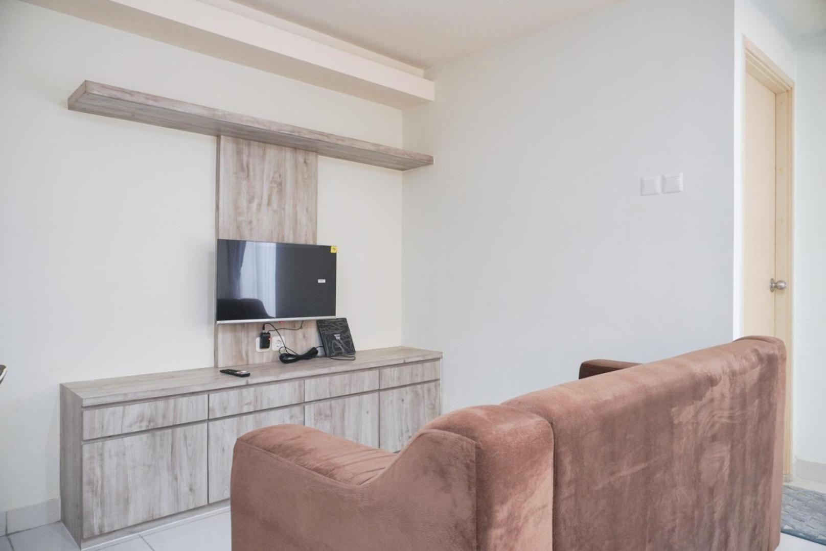 Comfort and Minimalist Studio at Amethyst Apartment By Travelio view 5