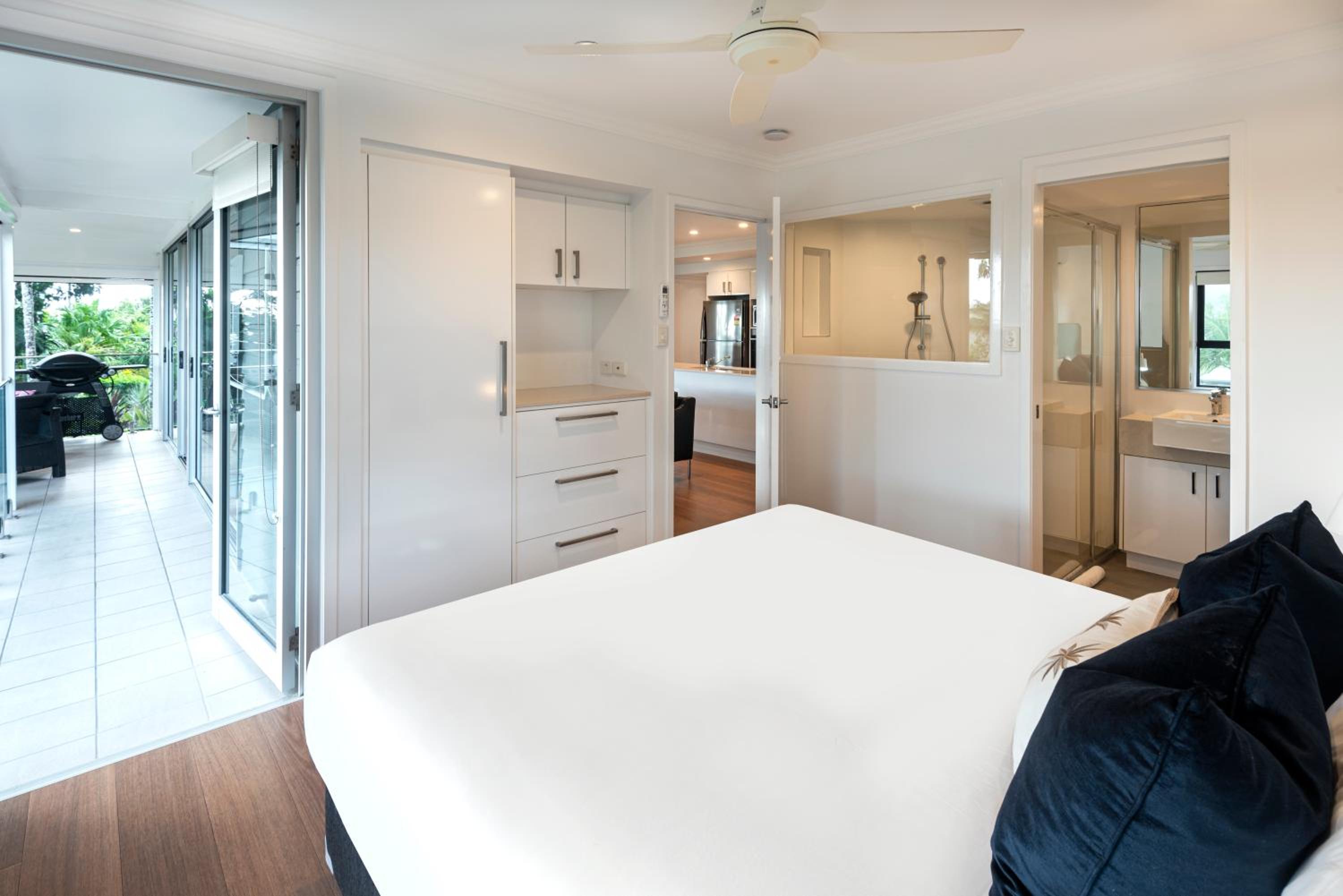 Oasis Apartments on Hamilton Island by HIHA
