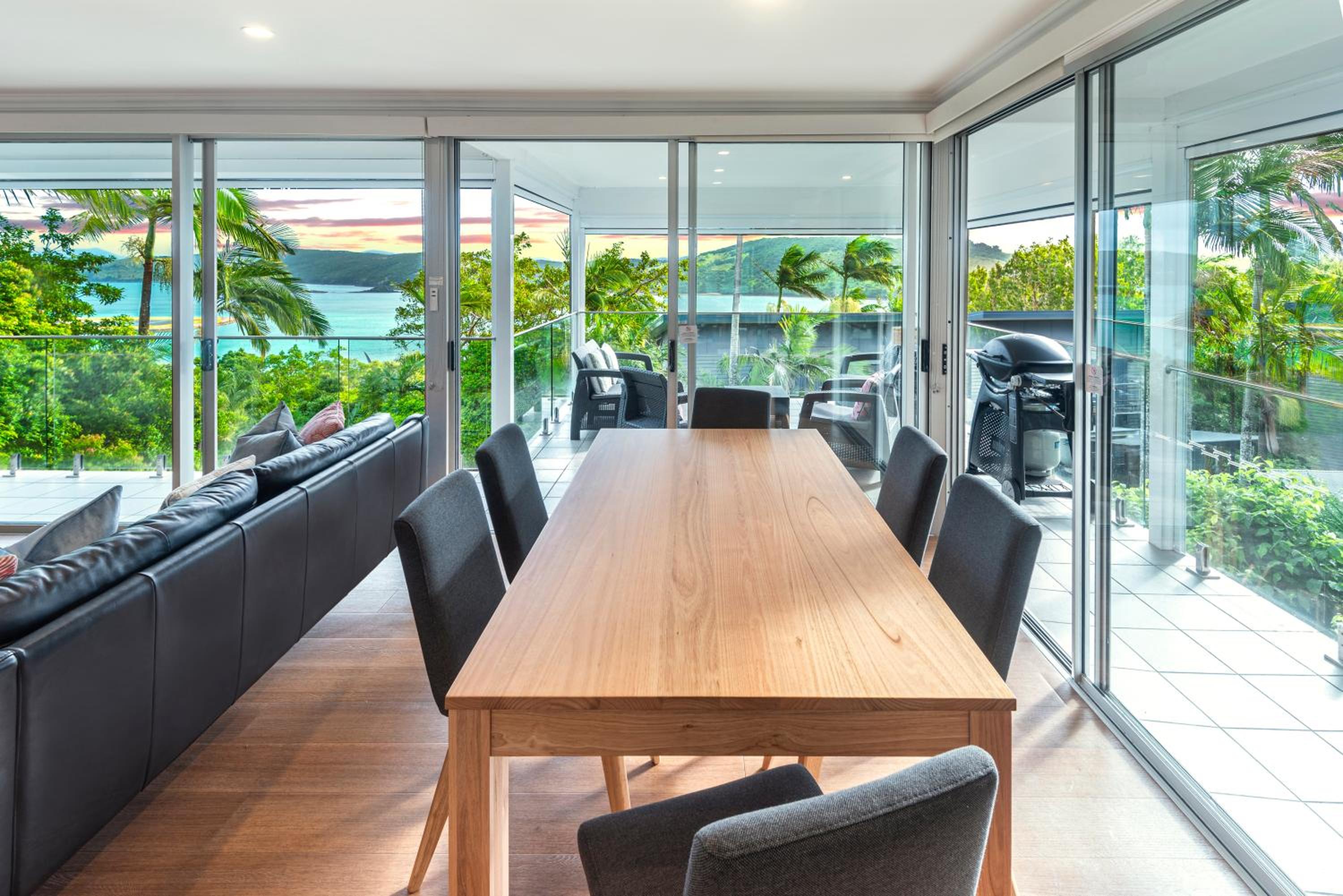 Oasis Apartments on Hamilton Island by HIHA