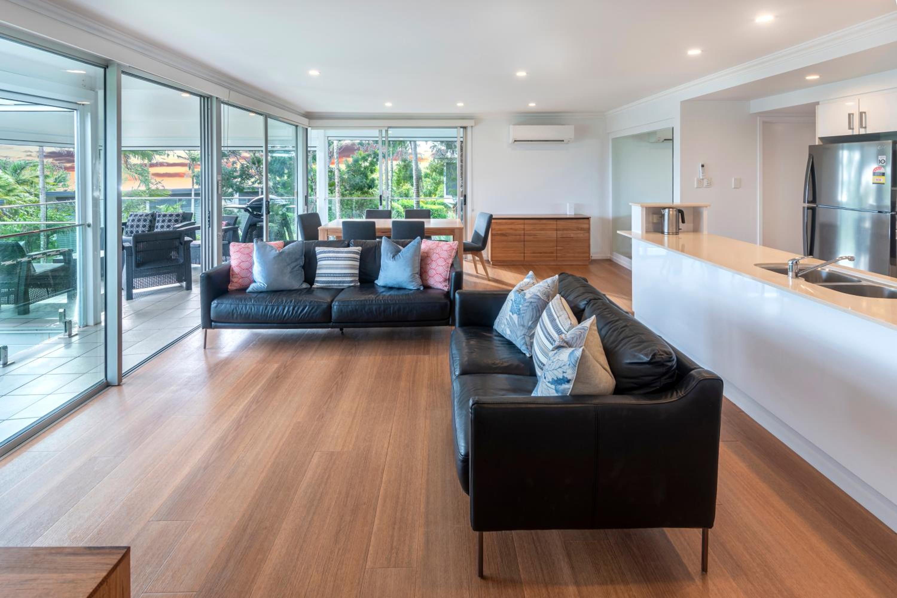 Oasis Apartments on Hamilton Island by HIHA