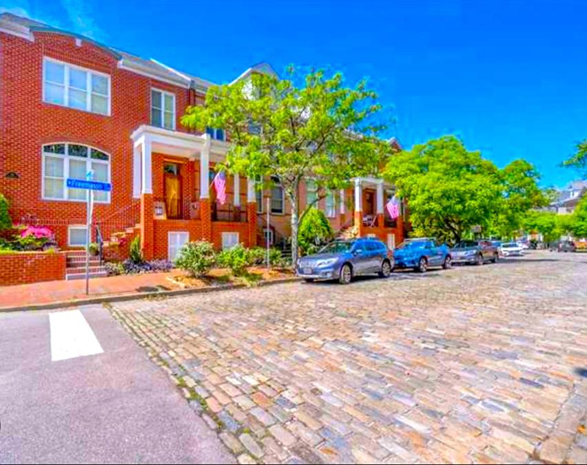 Amazing Beautiful Downtown Apt