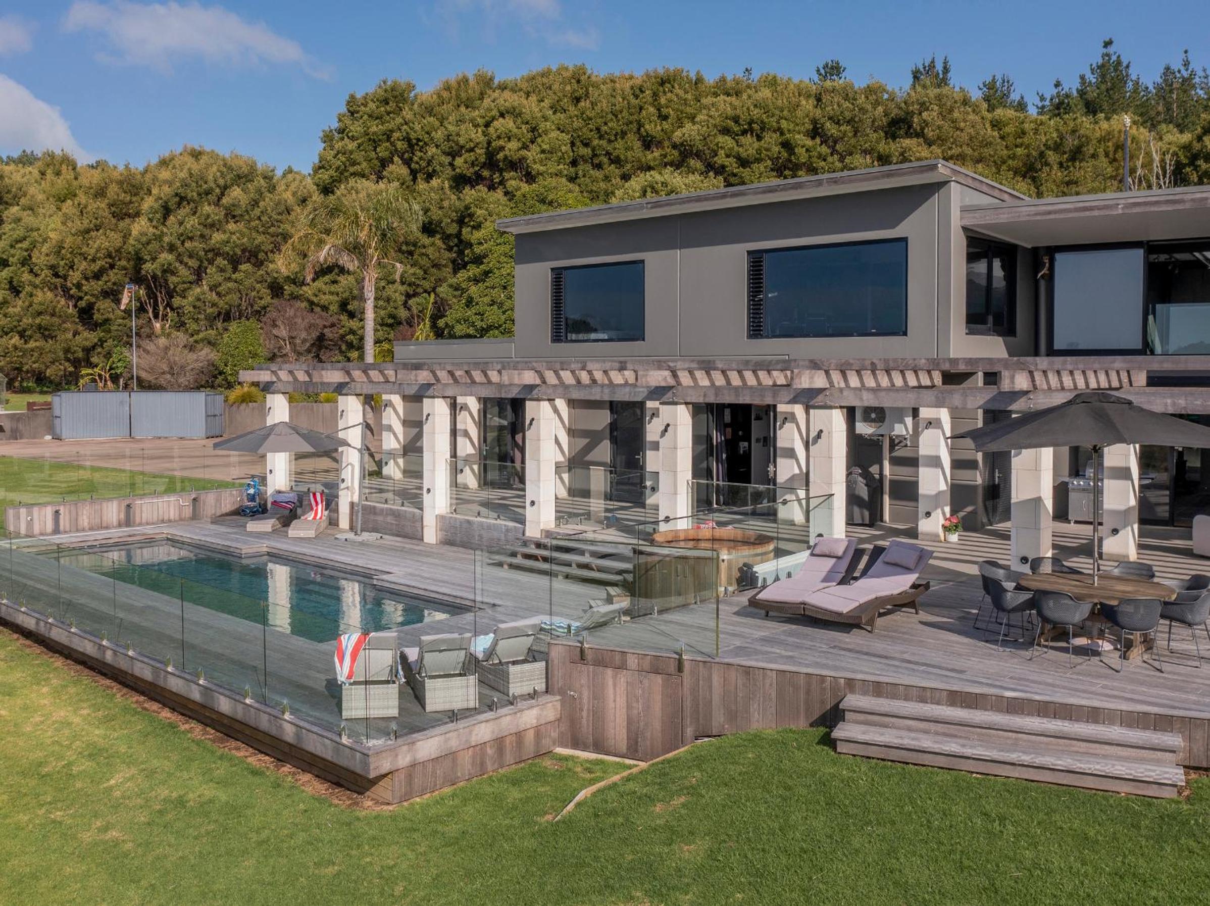Te Punga Lodge - Whangapoua Beach Luxury Villa view 2