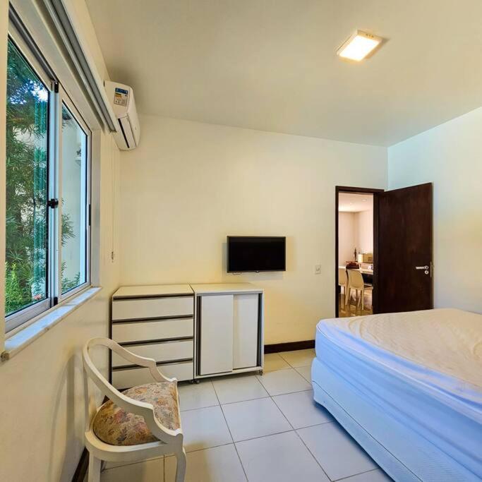 Casa de Praia com 5 quartos e Piscina em Guarajuba Bahia