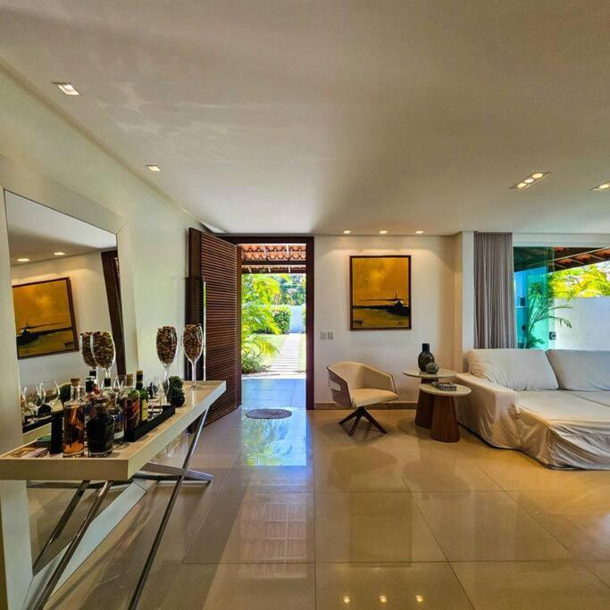 Casa de Praia com 5 quartos e Piscina em Guarajuba Bahia