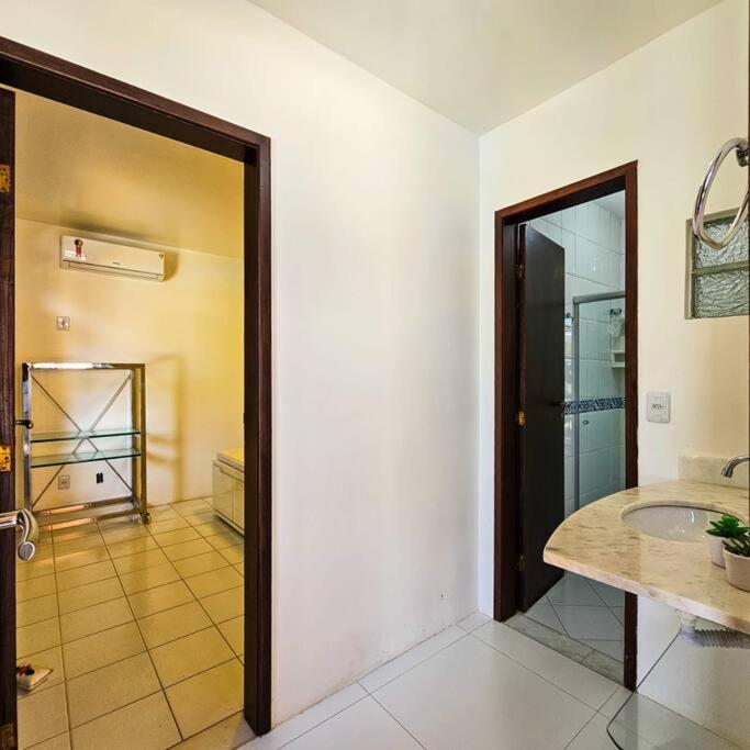 Casa de Praia com 5 quartos e Piscina em Guarajuba Bahia