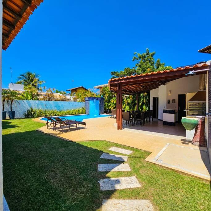 Casa de Praia com 5 quartos e Piscina em Guarajuba Bahia