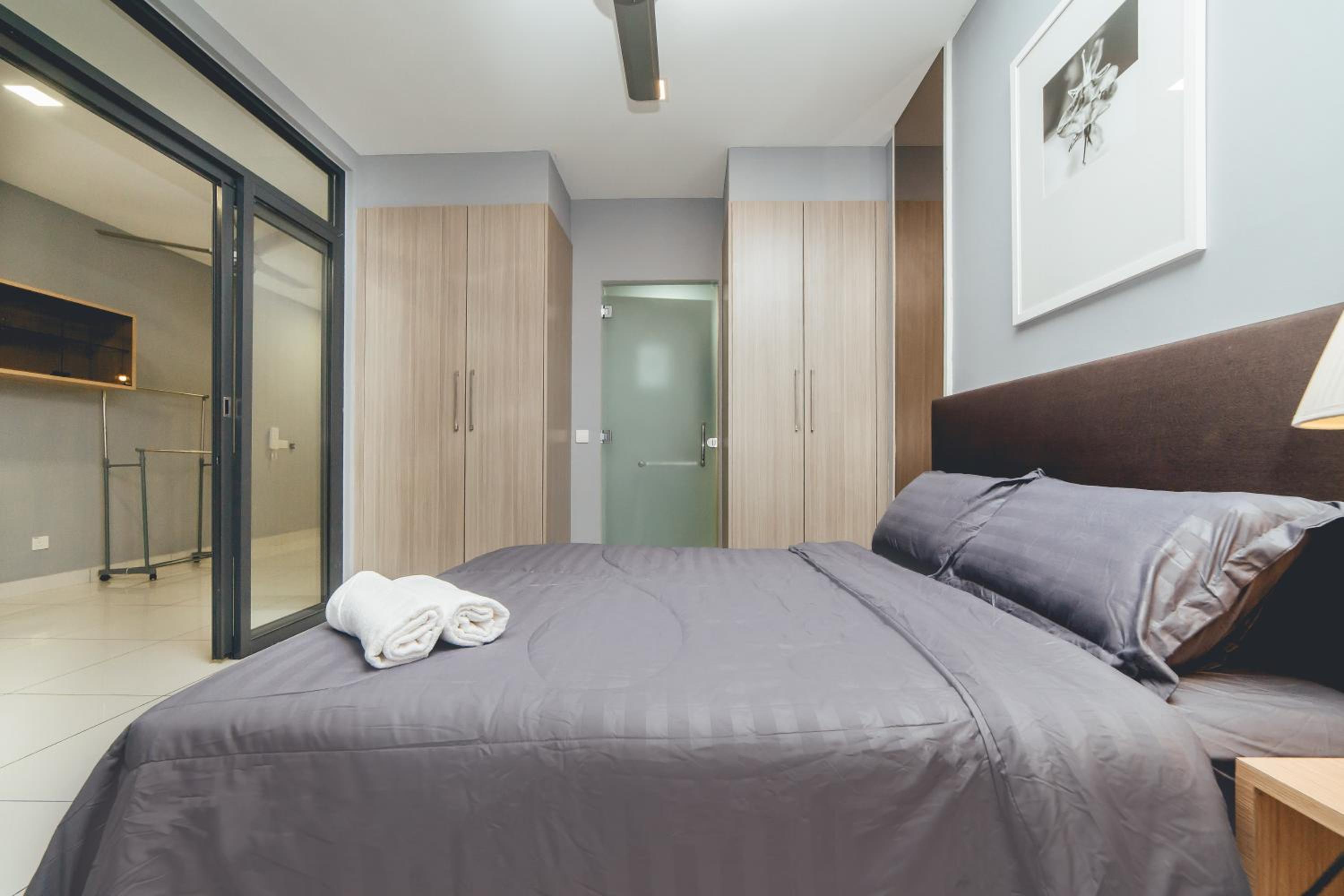 1Tebrau Serenity Studio Suite nr Columbia Hospital by Our Stay