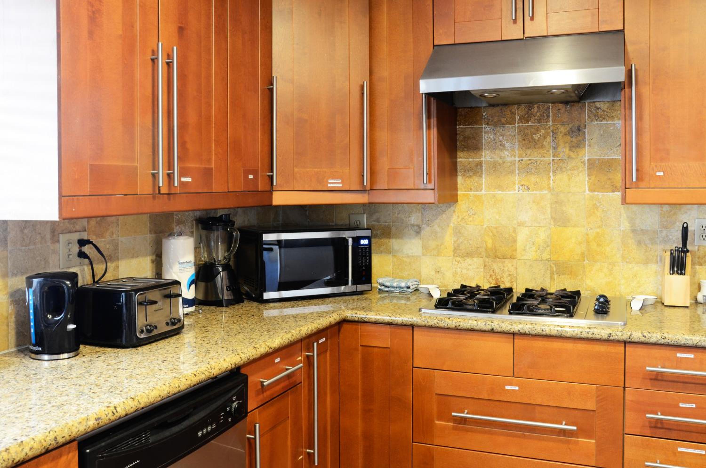 Valley Gem, luxurious 5 bedroom 3 bath, sleeps 12