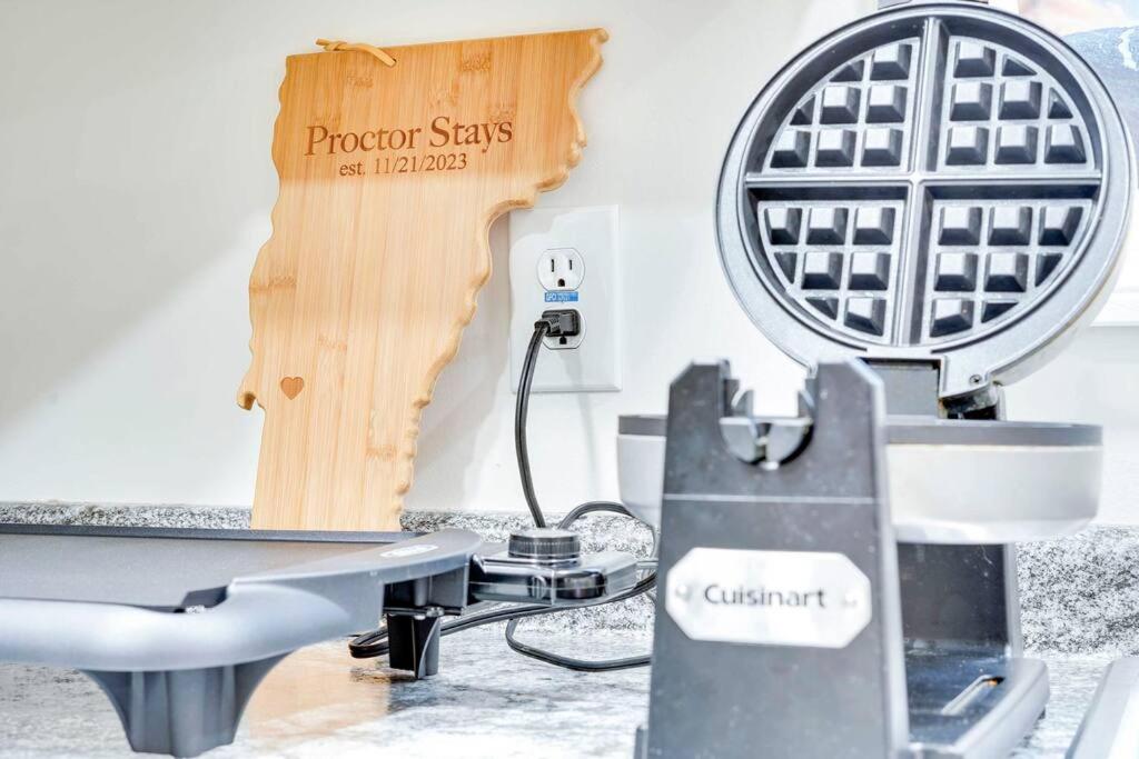 Proctor Stays view 4