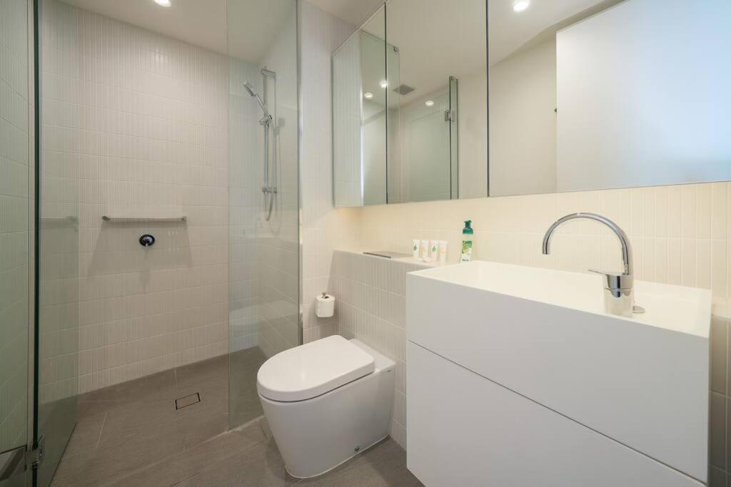 Australia108 High Level Apt 2 bedrooms with parking
