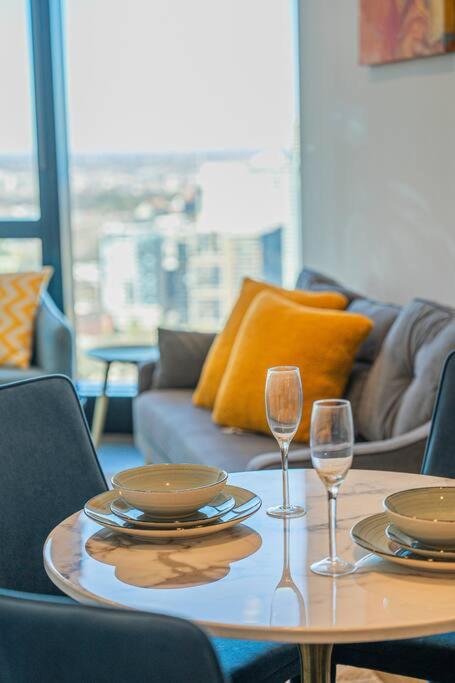 Australia108 High Level Apt 2 bedrooms with parking