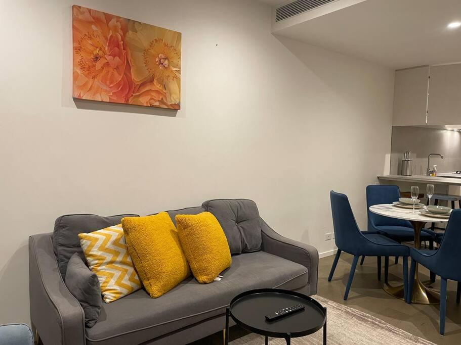 Australia108 High Level Apt 2 bedrooms with parking
