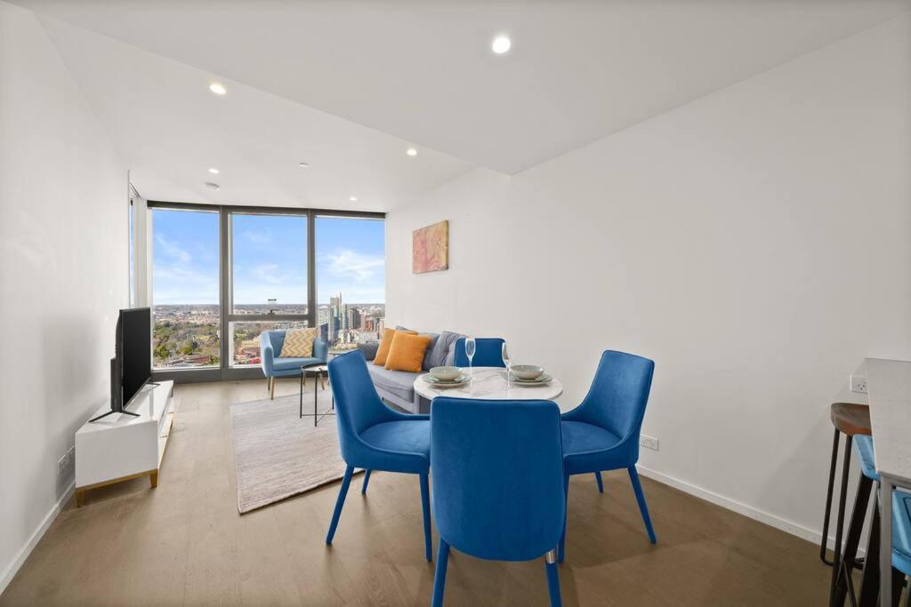 Australia108 High Level Apt 2 bedrooms with parking