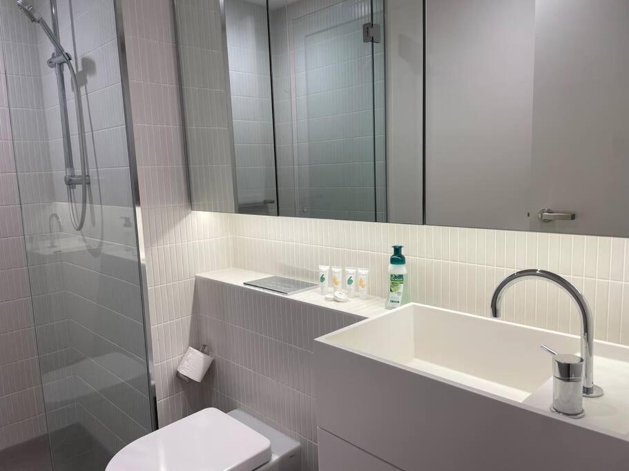 Australia108 High Level Apt 2 bedrooms with parking