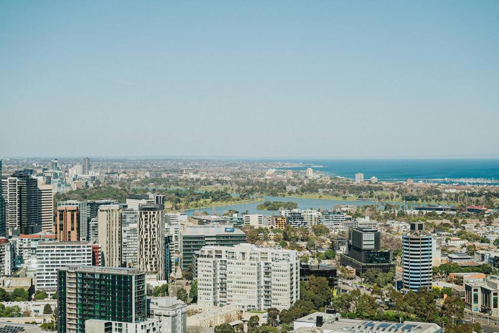 Australia108 High Level Apt 2 bedrooms with parking