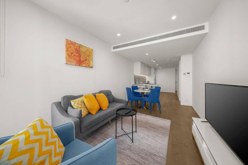 Australia108 High Level Apt 2 bedrooms with parking