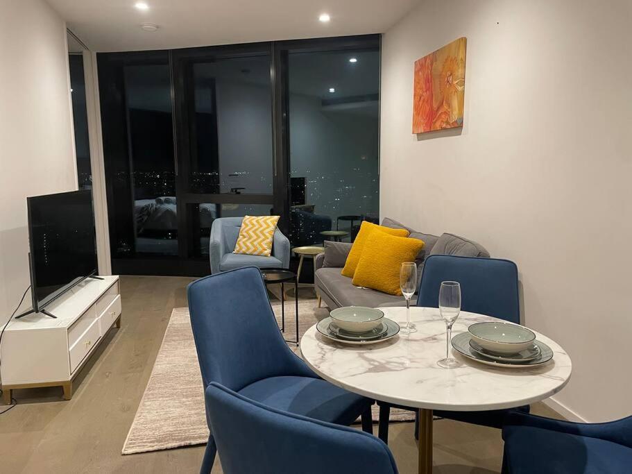 Australia108 High Level Apt 2 bedrooms with parking