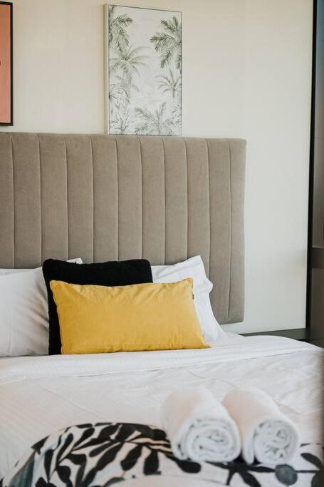 Australia108 High Level Apt 2 bedrooms with parking