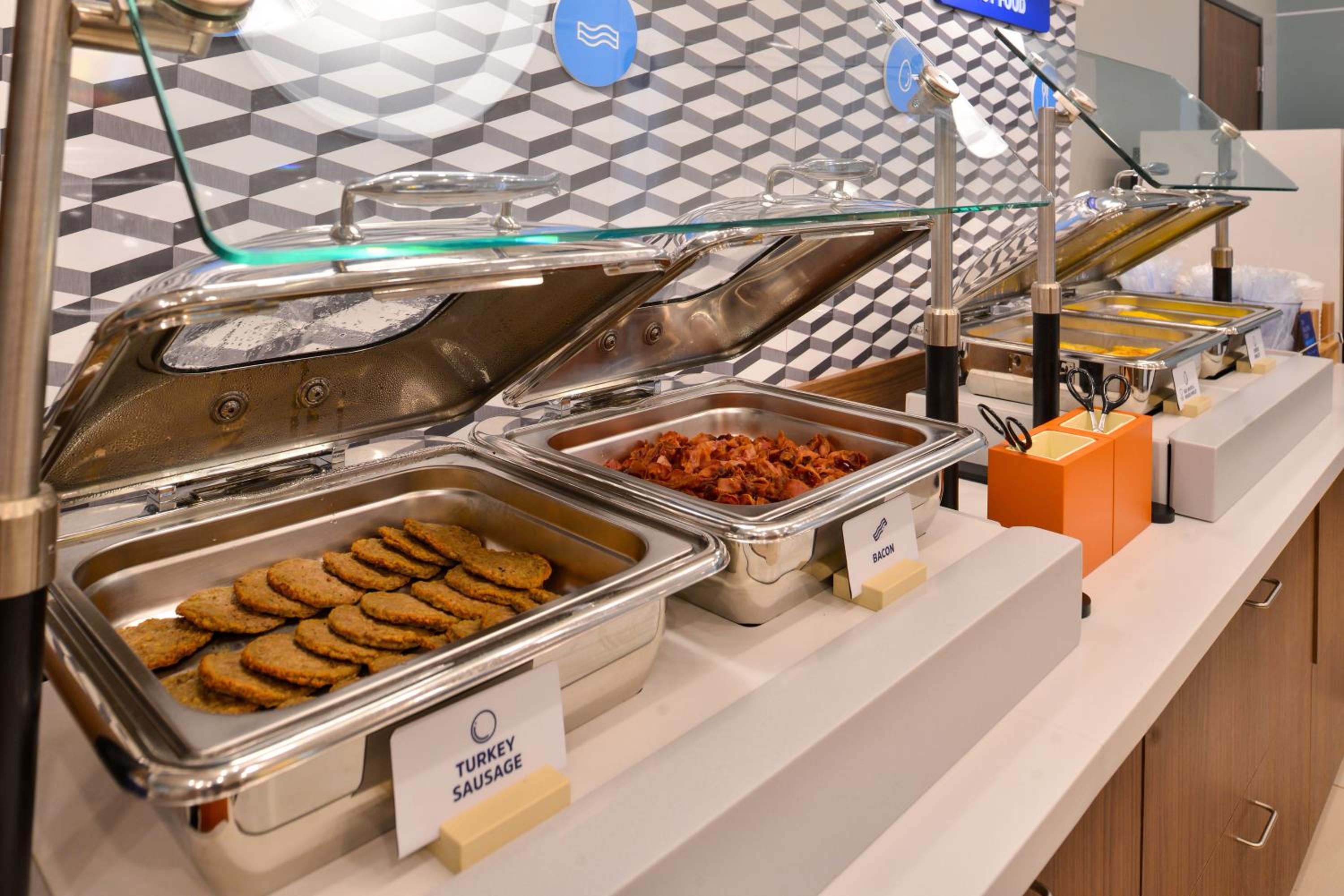 Hanover Vacations - Holiday Inn Express Baltimore BWI Airport West, an IHG Hotel - Property Image 17