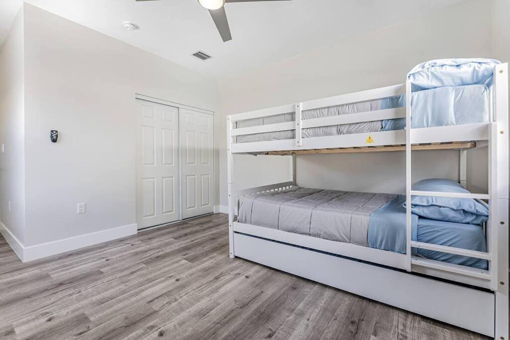Miami Modern Oasis Retreat - Close to Airport