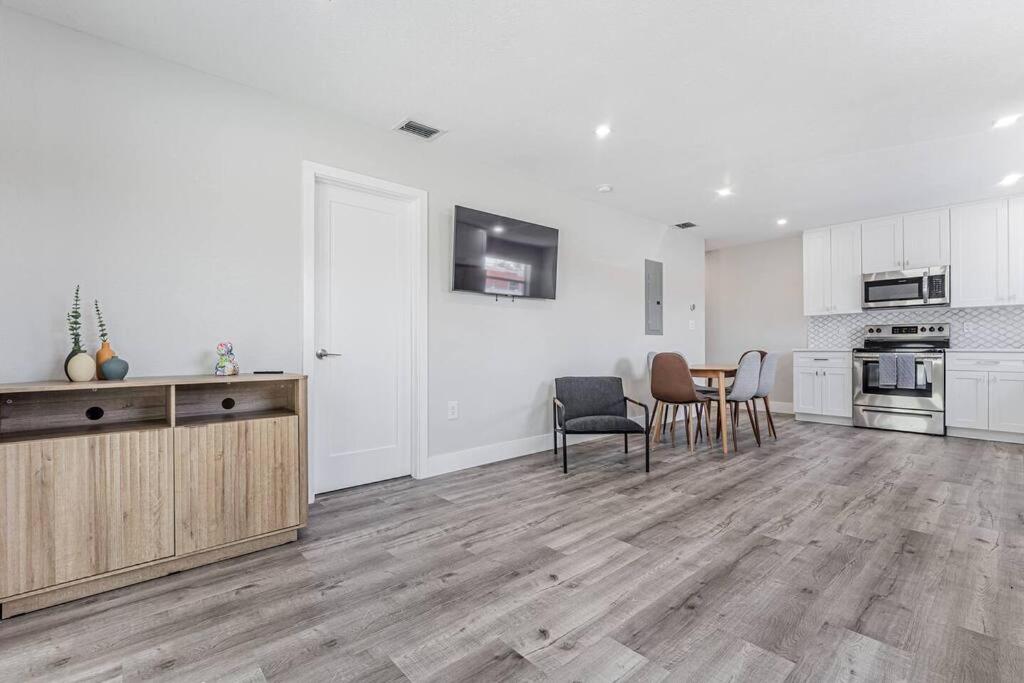 Miami Modern Oasis Retreat - Close to Airport