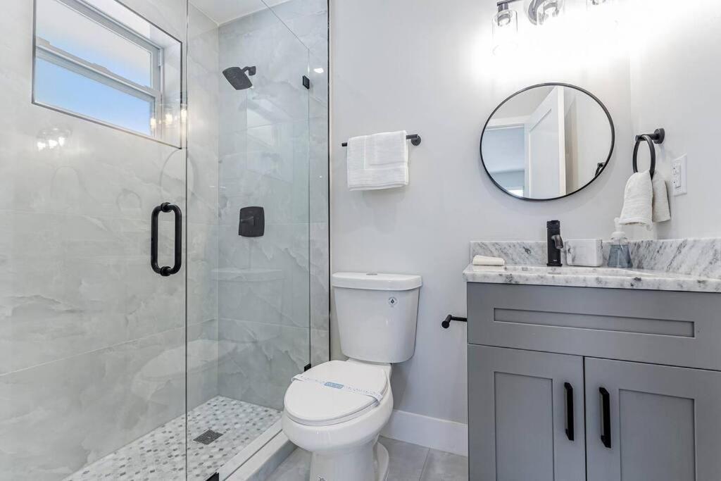 Miami Modern Oasis Retreat - Close to Airport