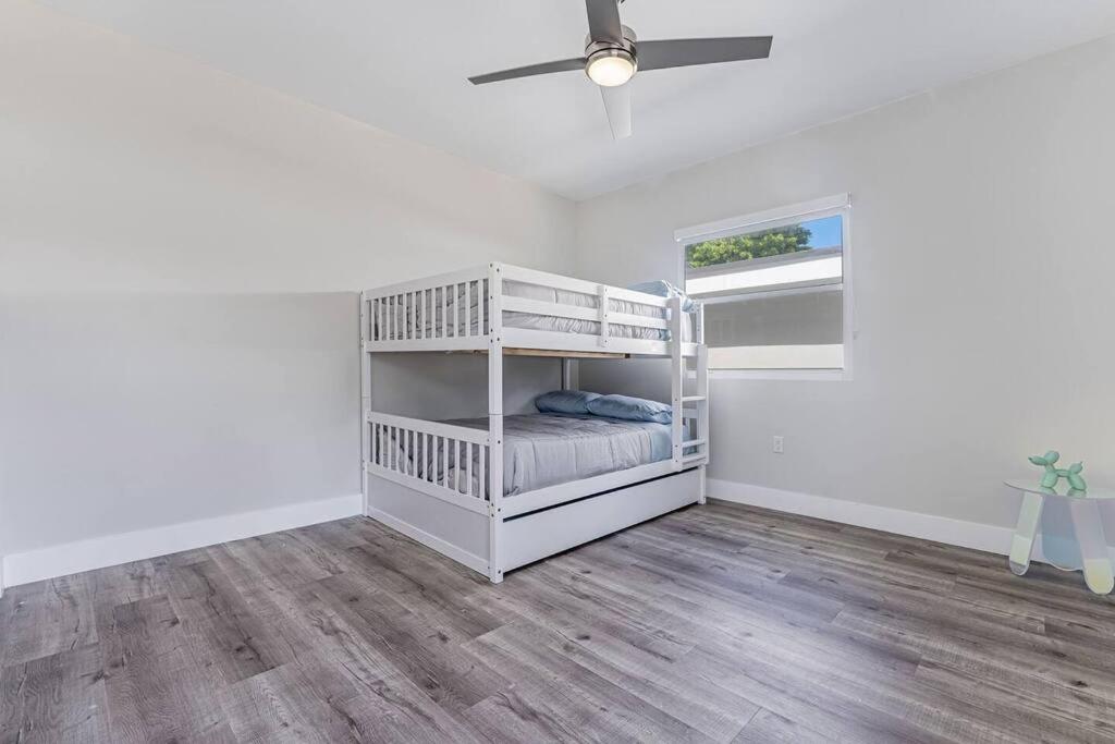 Miami Modern Oasis Retreat - Close to Airport