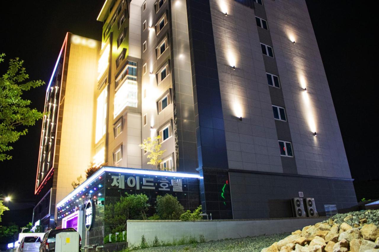Jade hotel