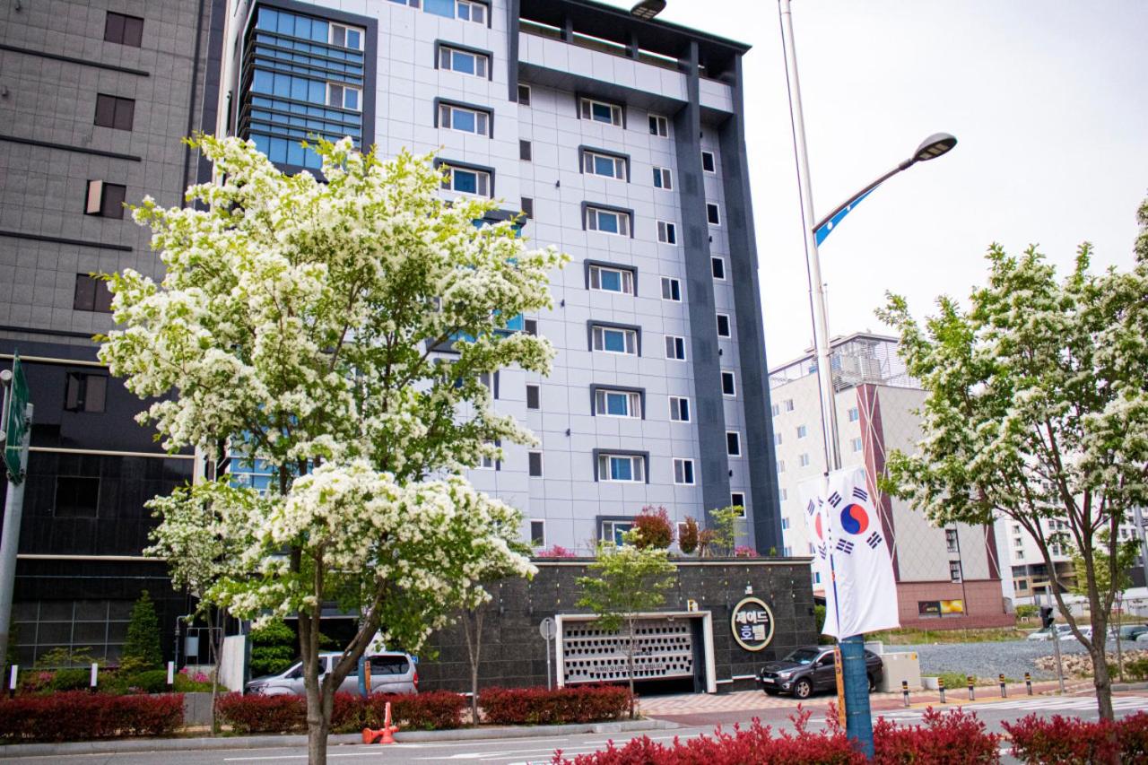 Jade hotel