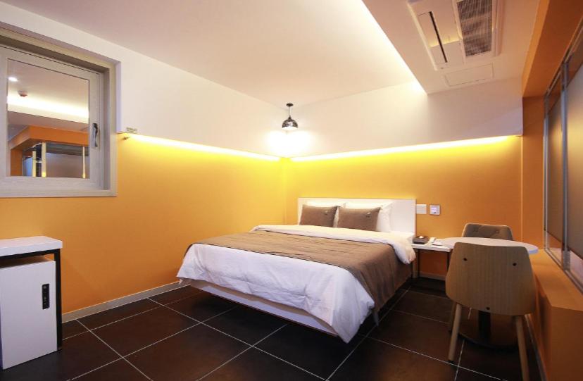 Jade hotel
