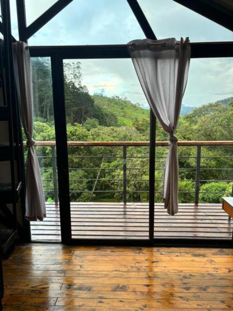 Chalet con piscina Las Flores