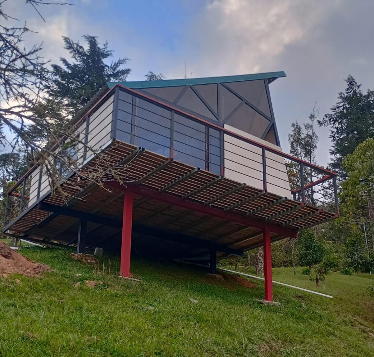 Chalet con piscina Las Flores