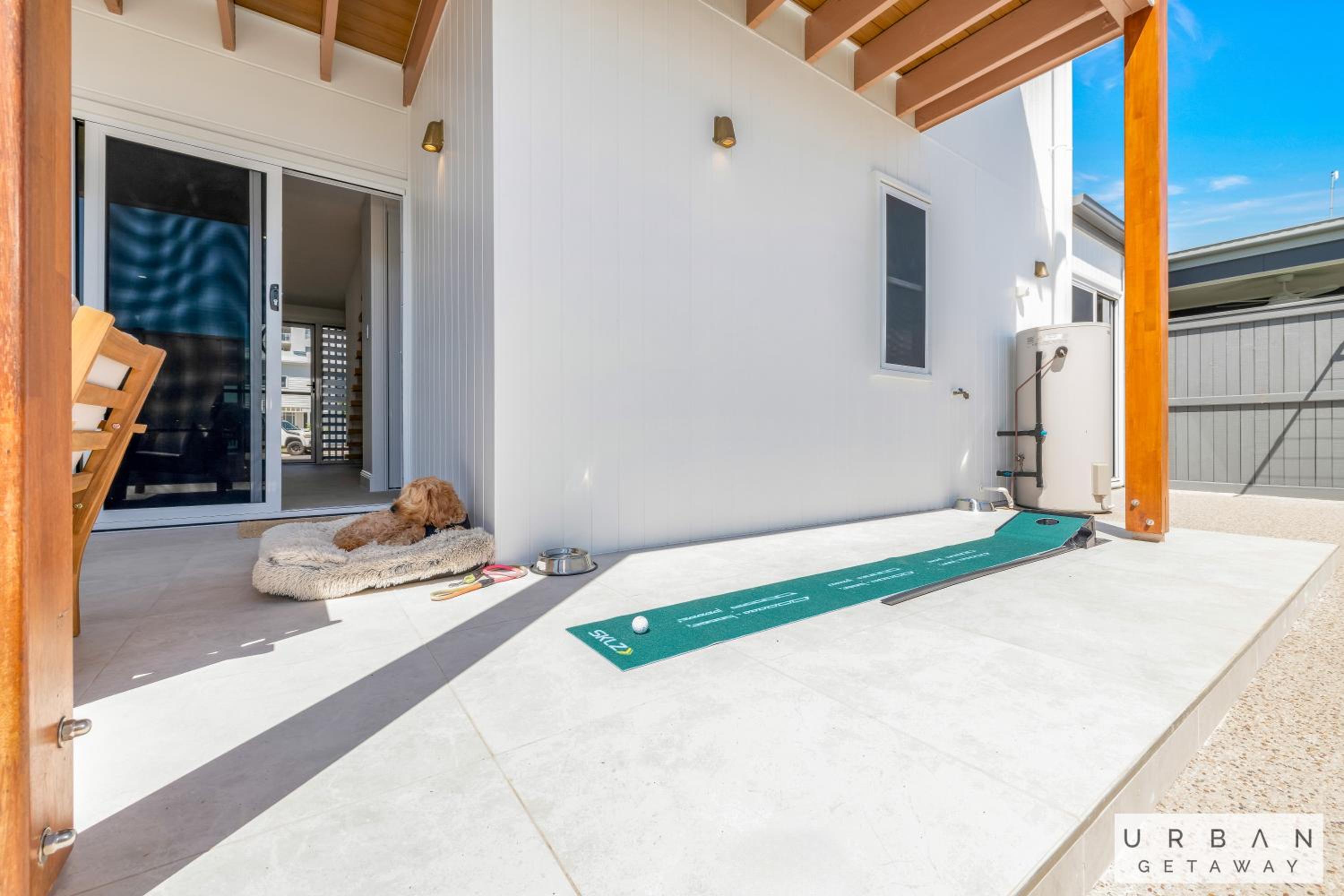 Bargara Coastal Luxe Aircon, Outside Pet, Sleeps 8