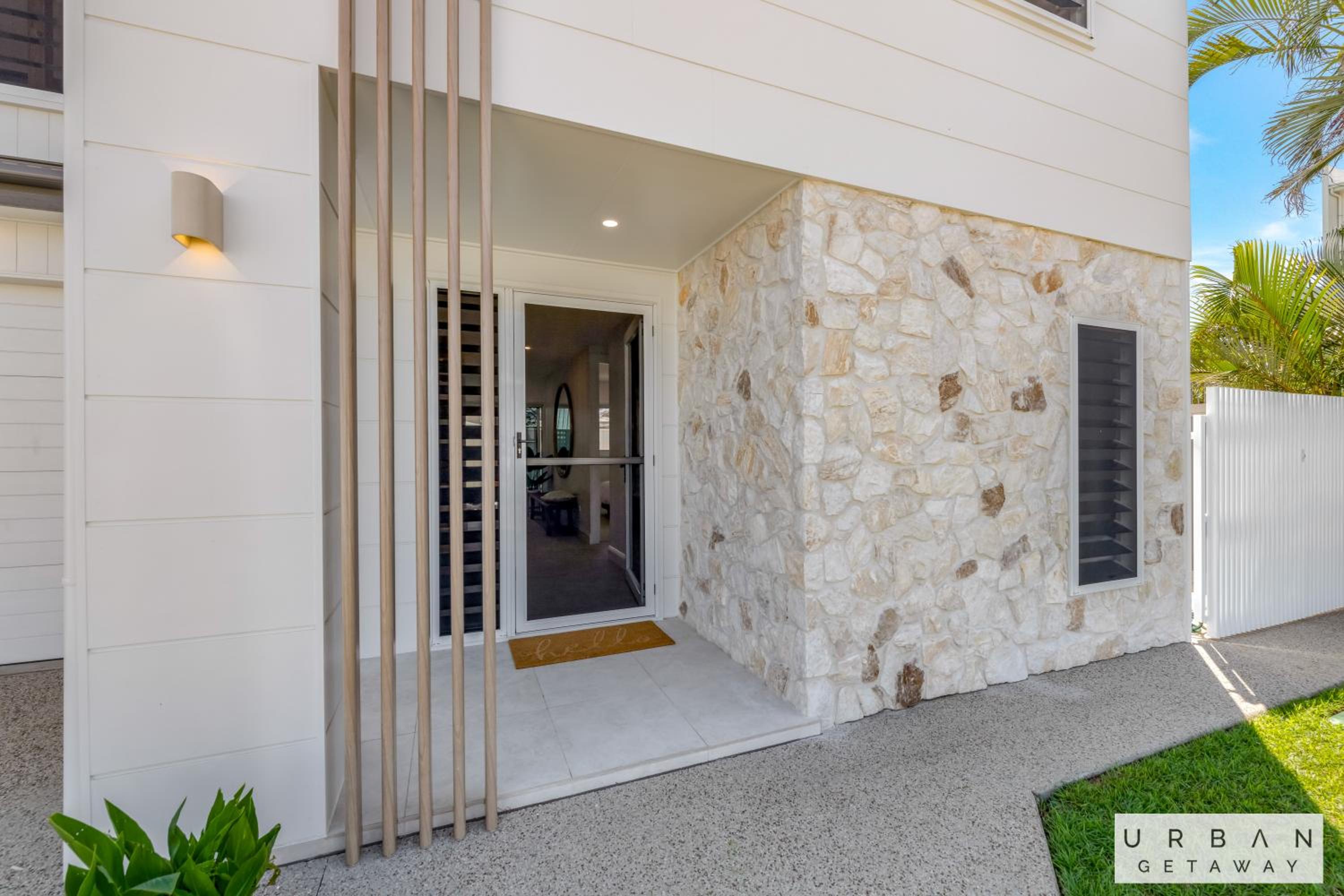 Bargara Coastal Luxe Aircon, Outside Pet, Sleeps 8
