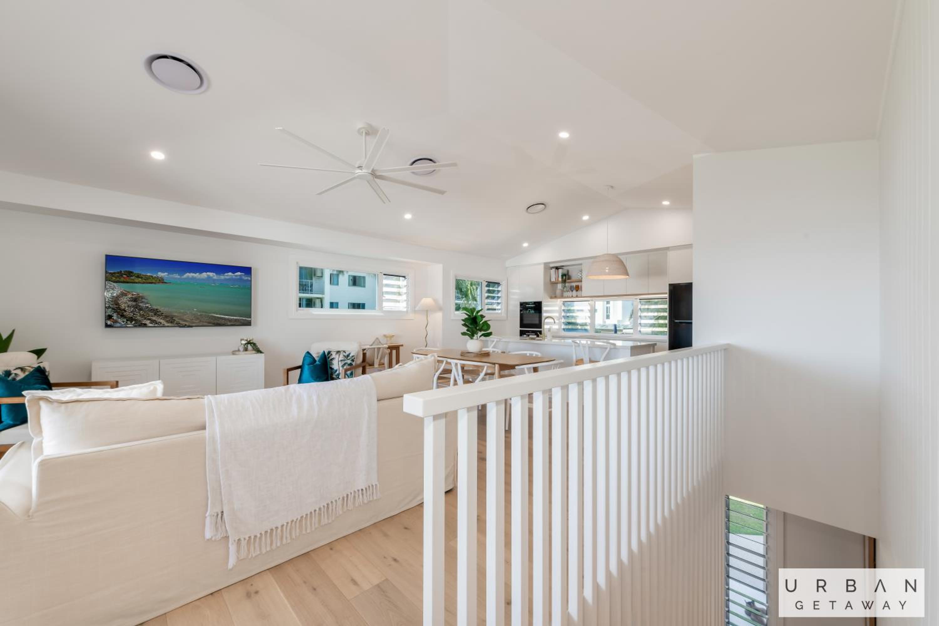 Bargara Coastal Luxe Aircon, Outside Pet, Sleeps 8