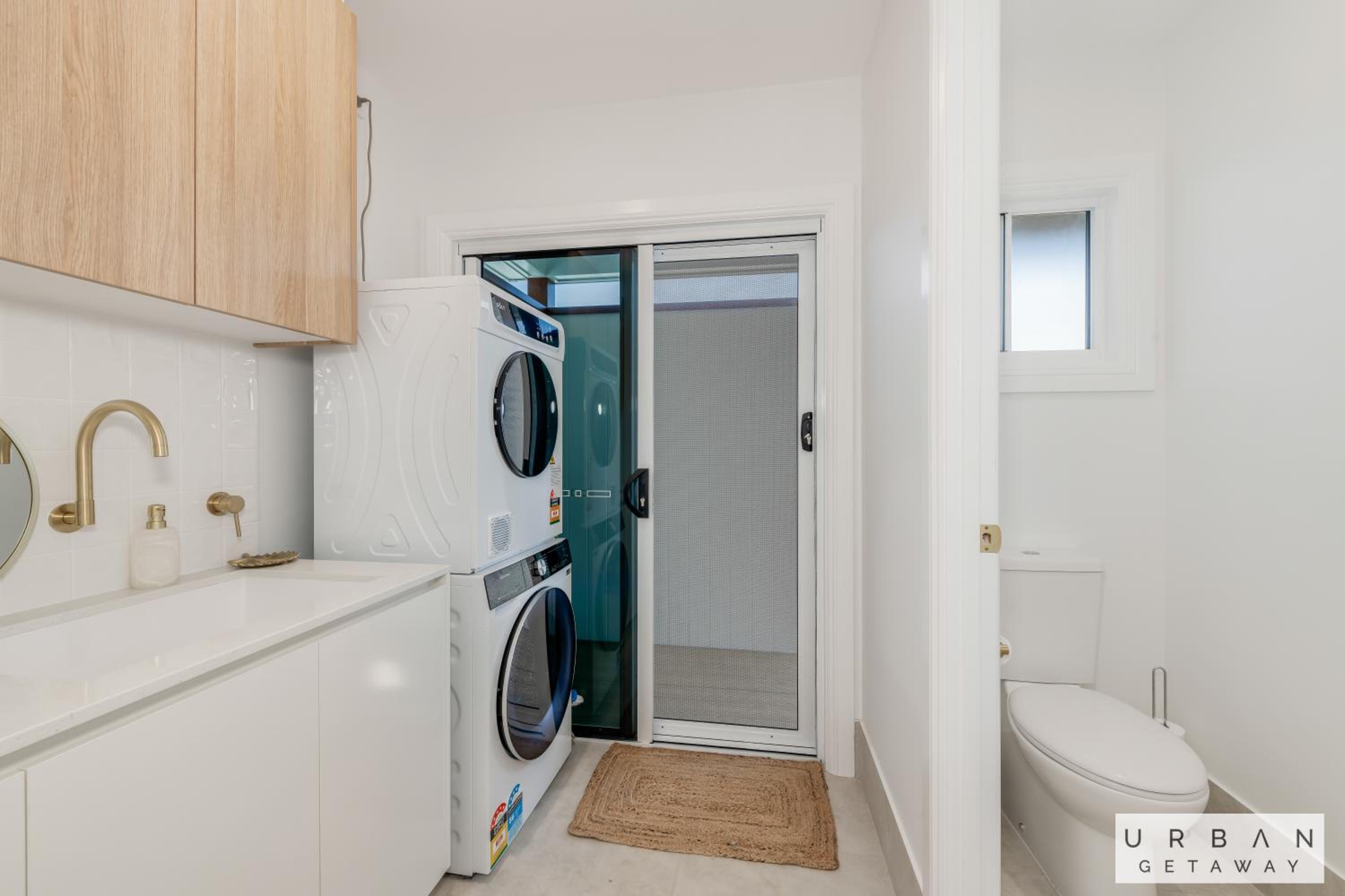 Bargara Coastal Luxe Aircon, Outside Pet, Sleeps 8