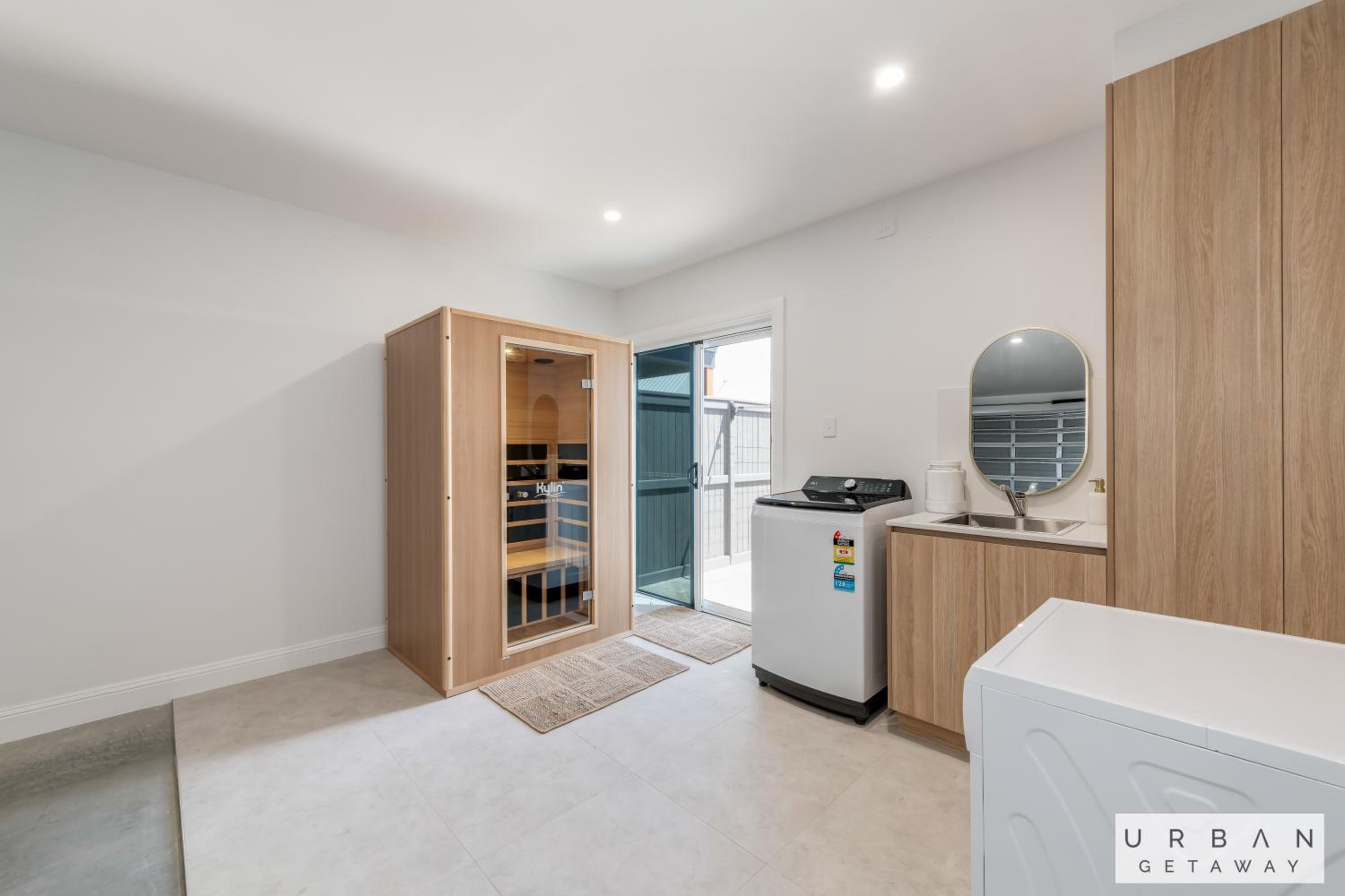 Bargara Coastal Luxe Aircon, Outside Pet, Sleeps 8