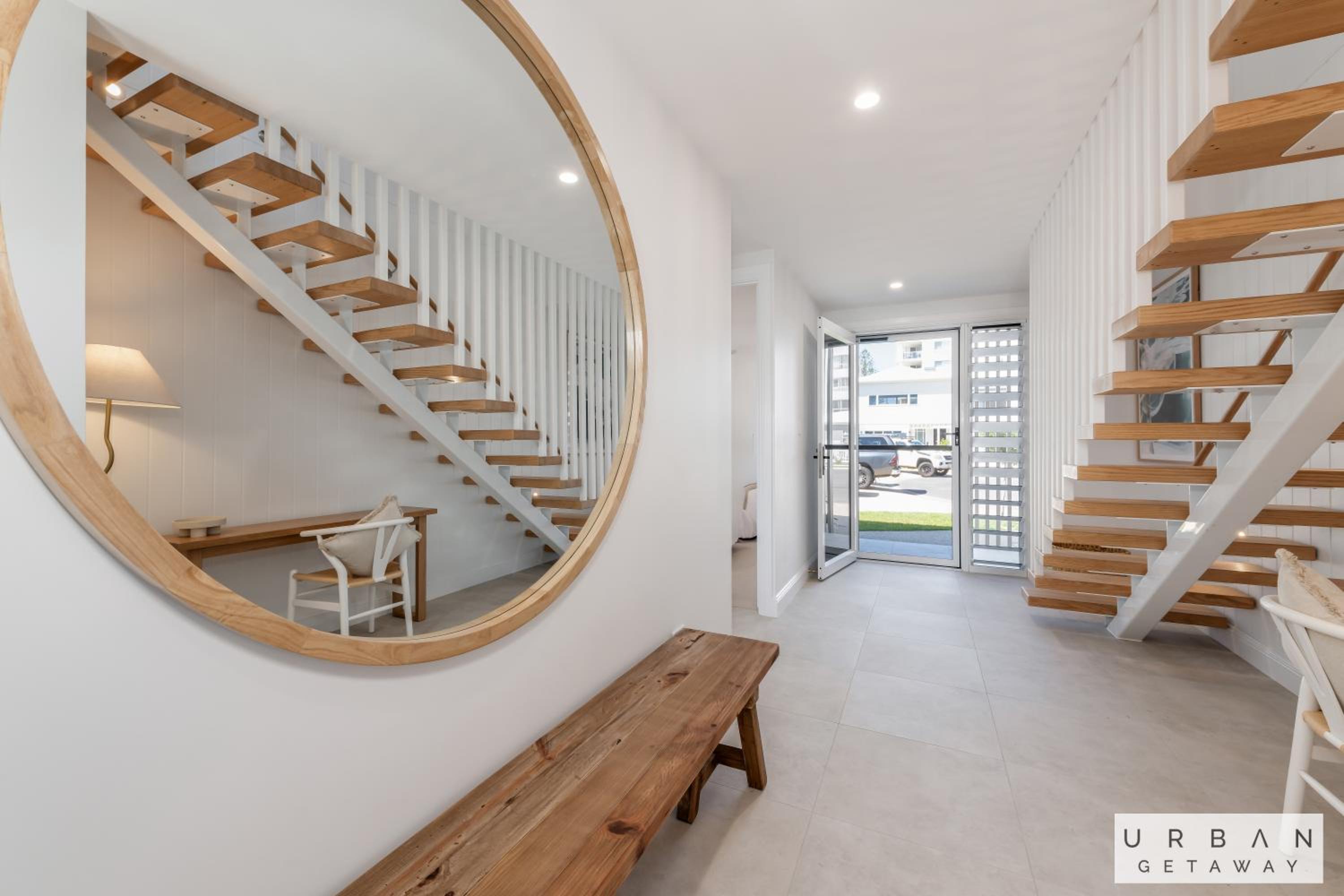 Bargara Coastal Luxe Aircon, Outside Pet, Sleeps 8