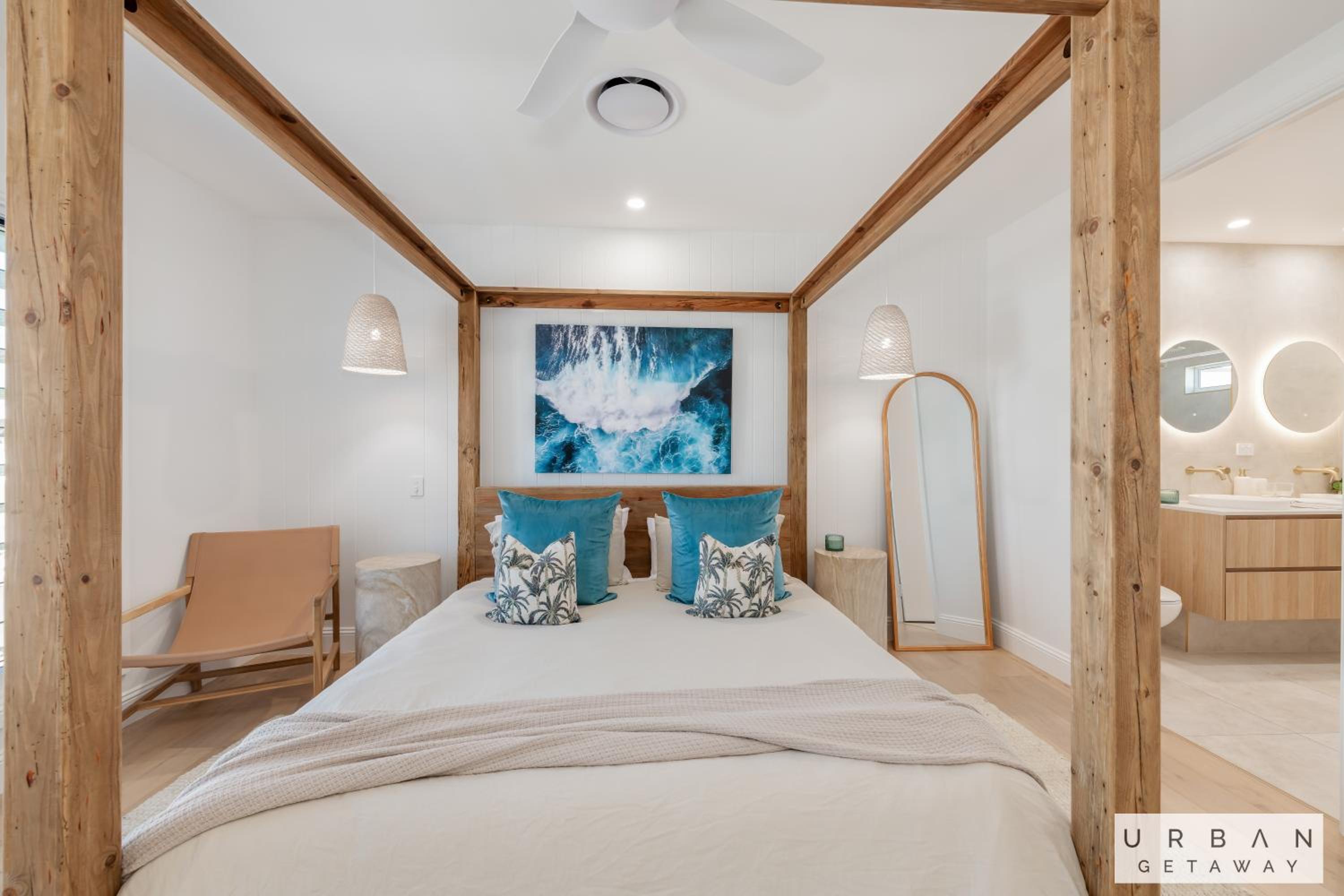 Bargara Coastal Luxe Aircon, Outside Pet, Sleeps 8