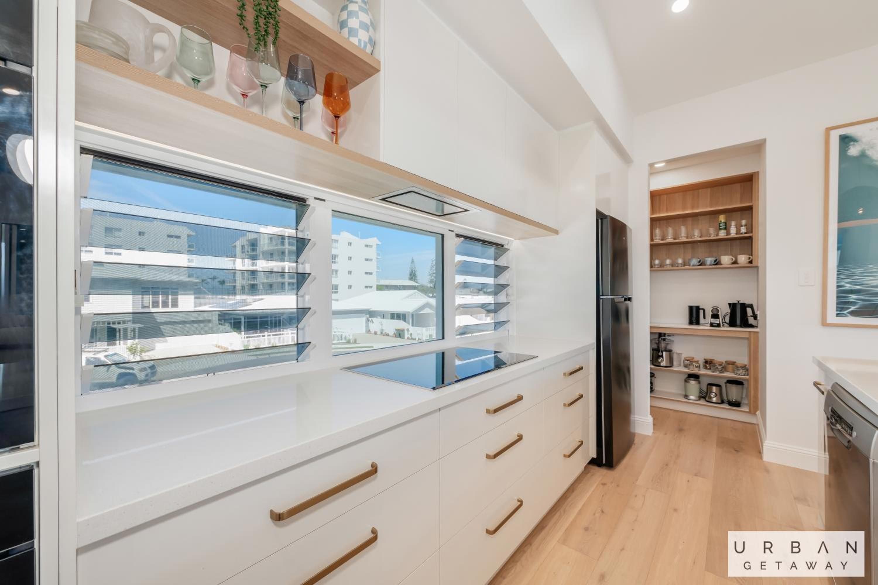 Bargara Coastal Luxe Aircon, Outside Pet, Sleeps 8