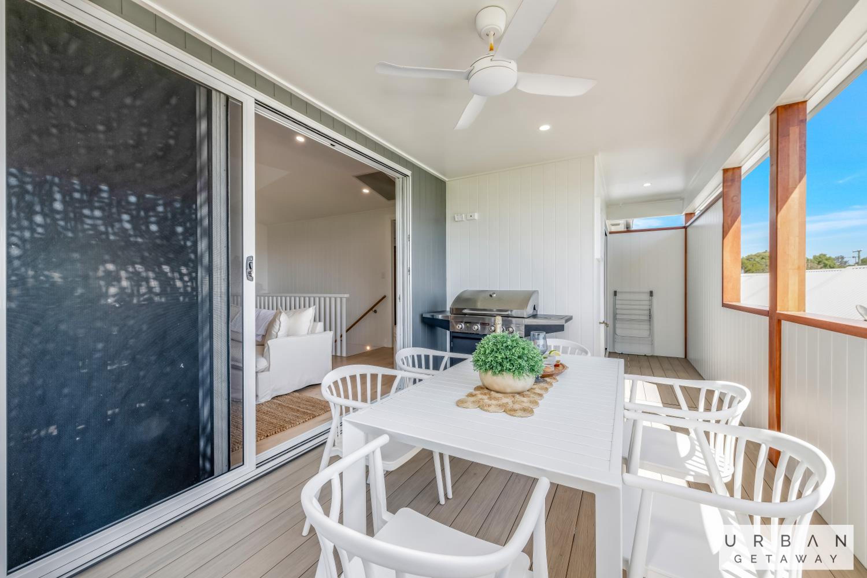 Bargara Coastal Luxe Aircon, Outside Pet, Sleeps 8