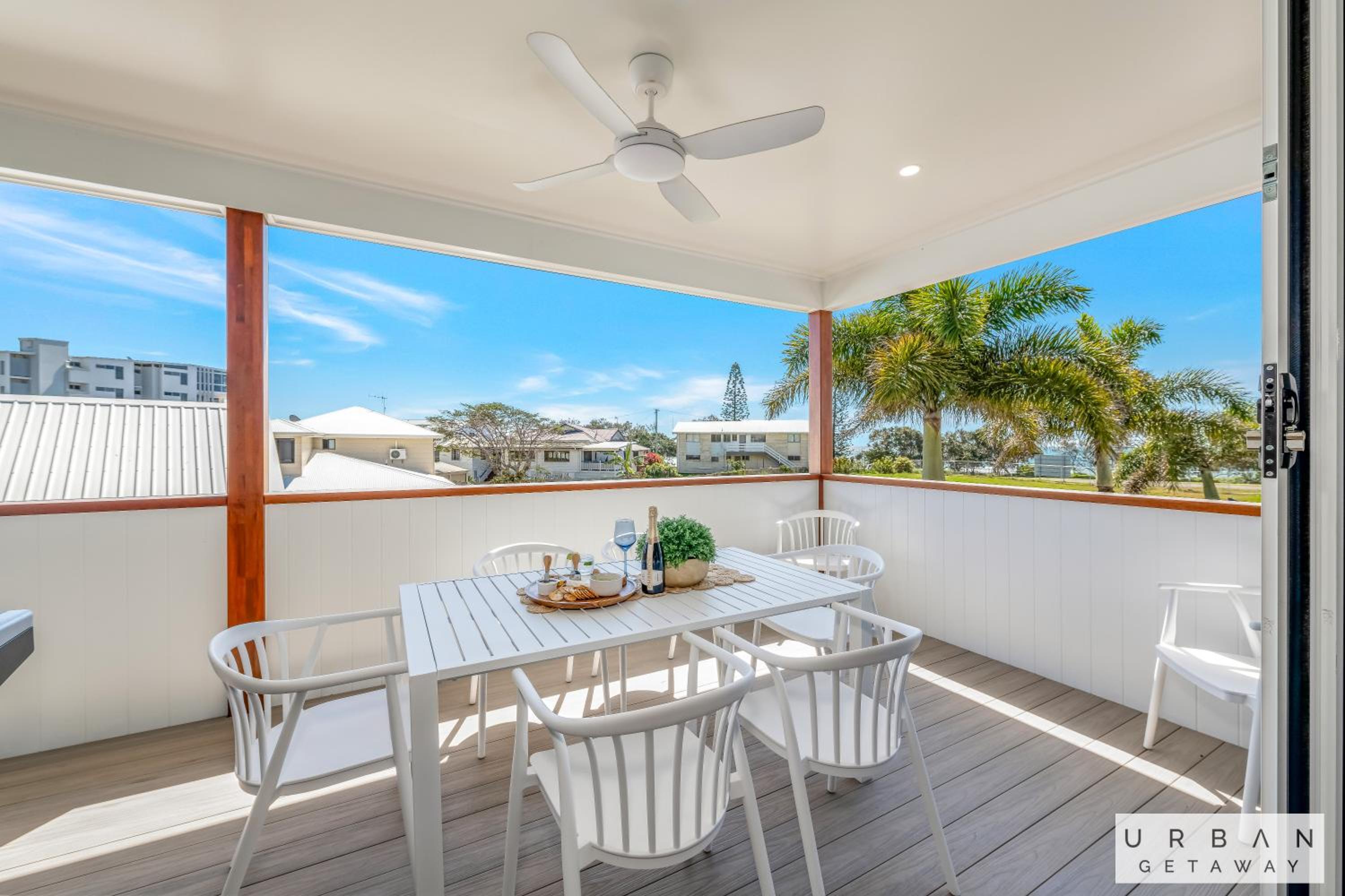 Bargara Coastal Luxe Aircon, Outside Pet, Sleeps 8