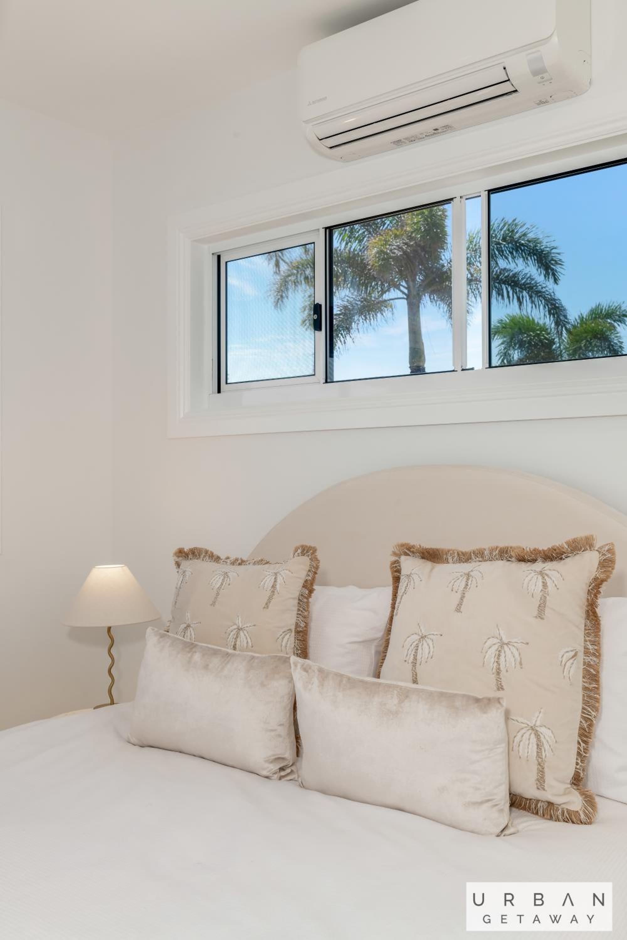 Bargara Coastal Luxe Aircon, Outside Pet, Sleeps 8