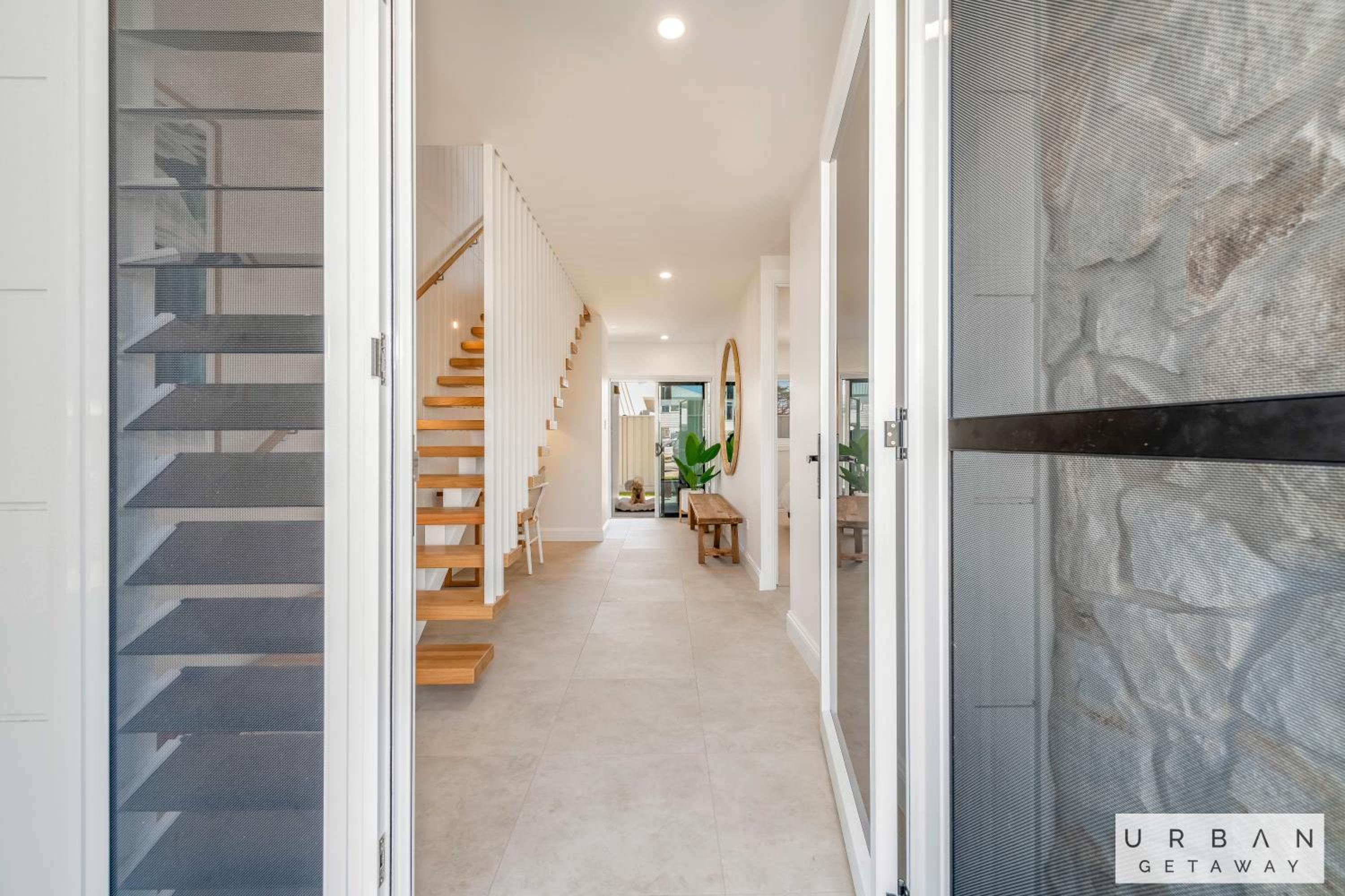 Bargara Coastal Luxe Aircon, Outside Pet, Sleeps 8