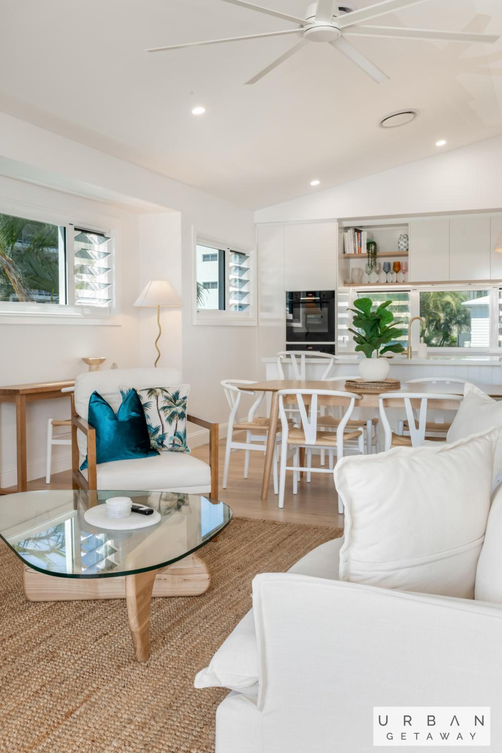 Bargara Coastal Luxe Aircon, Outside Pet, Sleeps 8