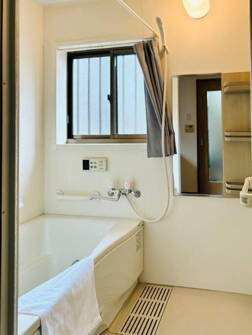 Holiday Akabane House - A Traditional Japanese House in Tokyo, with Direct Access to Shinjuku & Shibuya