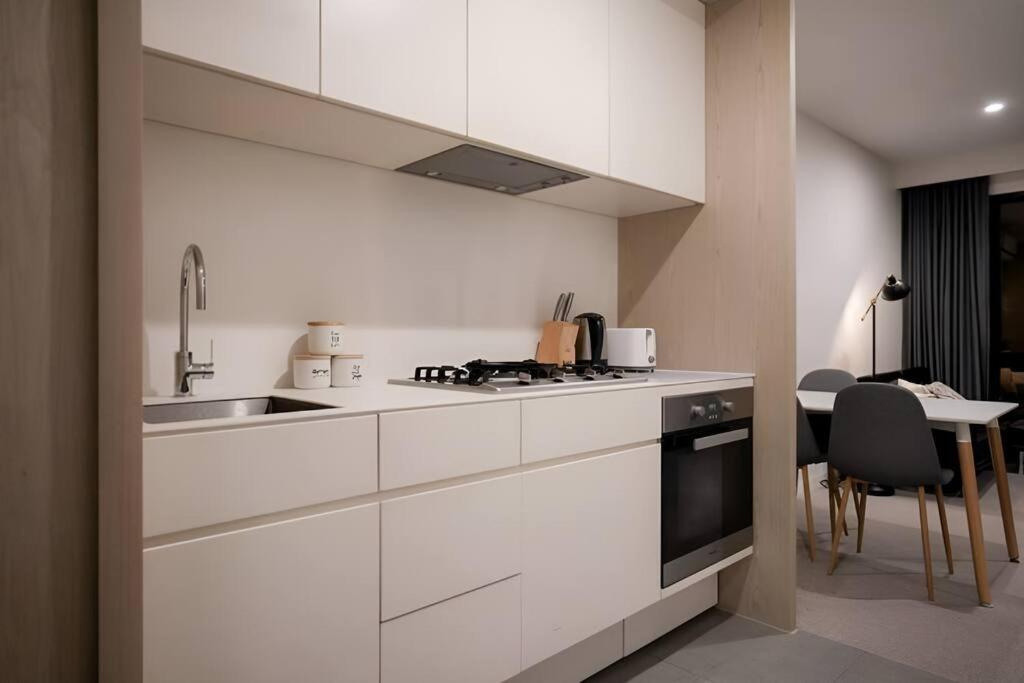 Mt1012 - 1 BR Docklands Delight, Stunning Apartment