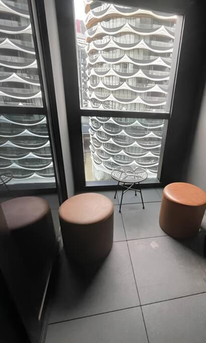 Mt1012 - 1 BR Docklands Delight, Stunning Apartment